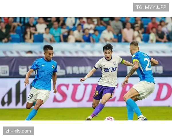 【2026年4月中超联赛·人物·特写特写：老将汪海健攻入赛季首球后，指向天空告慰不久前离世的祖父